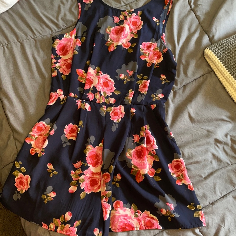 Navy Romper w/ Roses. Size small. New.